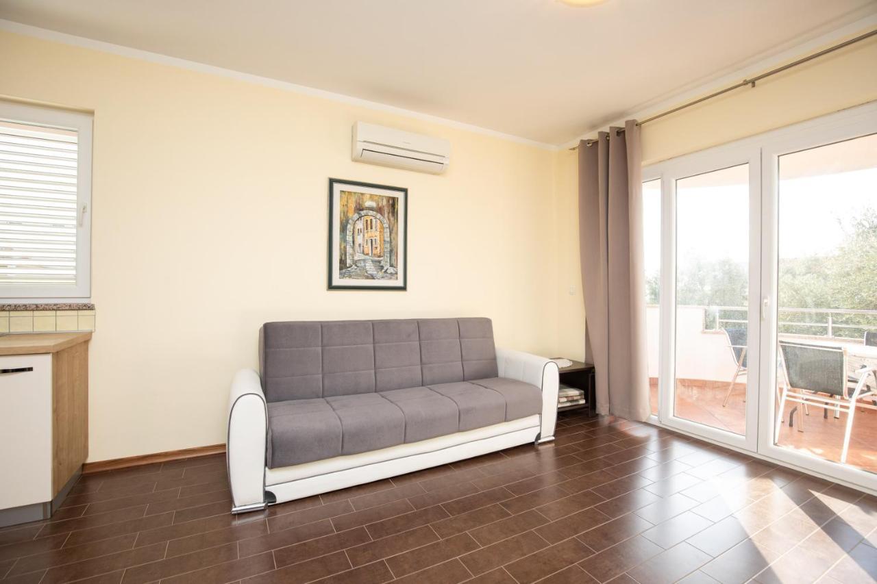 Apartments Bella Vista คิร์ก ภายนอก รูปภาพ