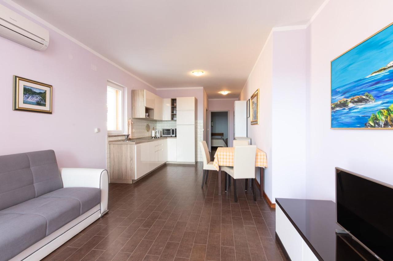 Apartments Bella Vista คิร์ก ภายนอก รูปภาพ