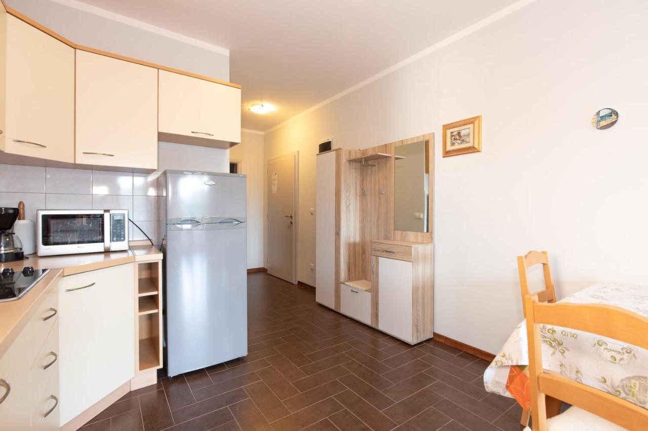 Apartments Bella Vista คิร์ก ภายนอก รูปภาพ