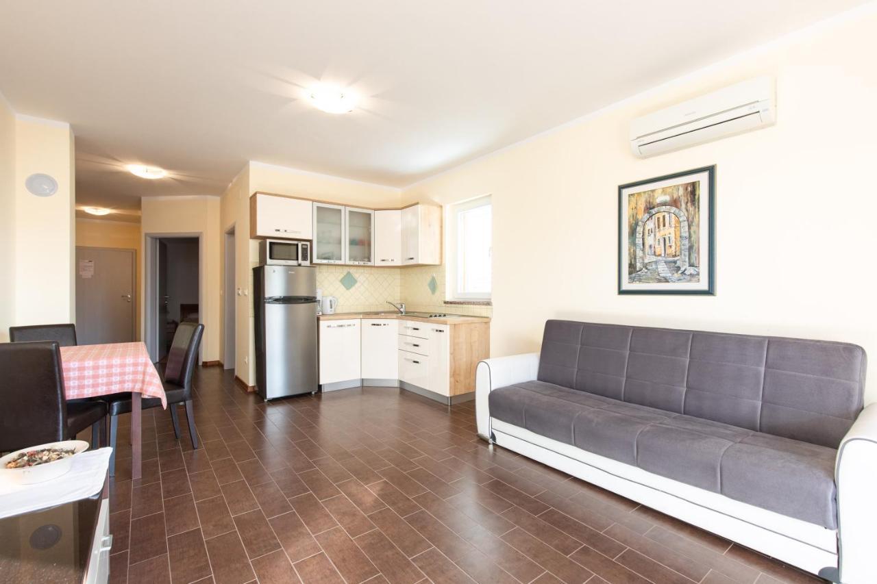 Apartments Bella Vista คิร์ก ภายนอก รูปภาพ