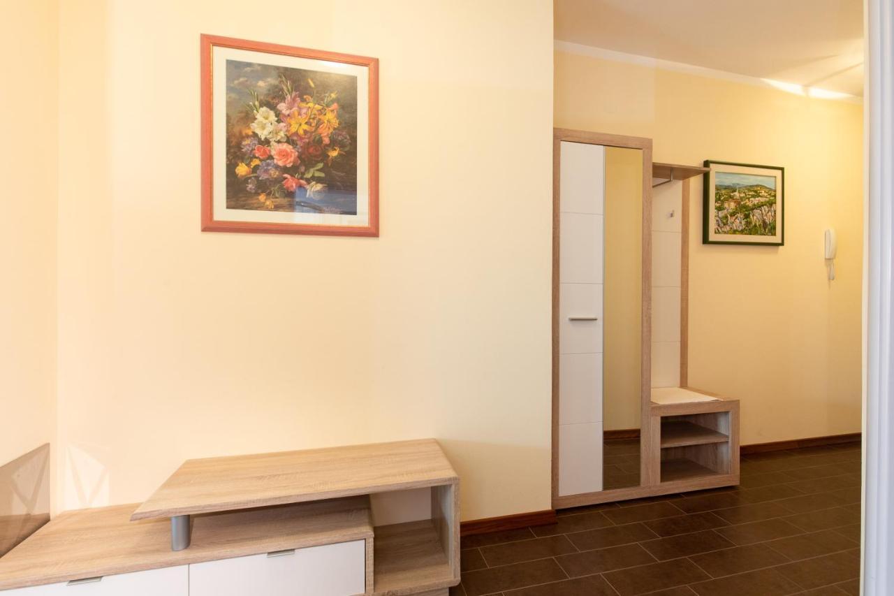 Apartments Bella Vista คิร์ก ภายนอก รูปภาพ