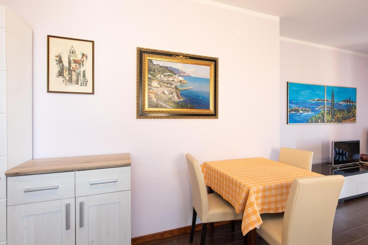 Apartments Bella Vista คิร์ก ภายนอก รูปภาพ