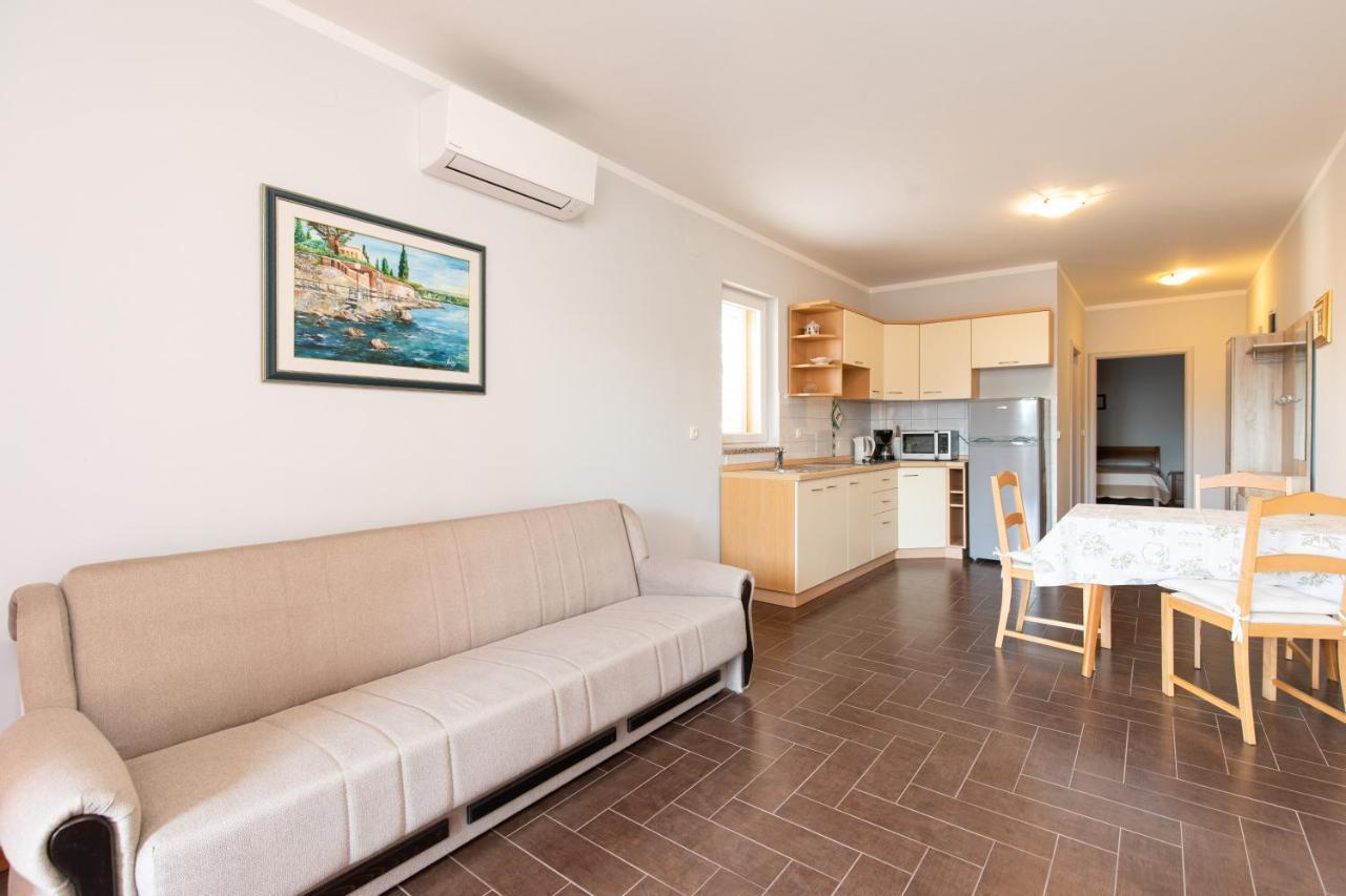 Apartments Bella Vista คิร์ก ภายนอก รูปภาพ