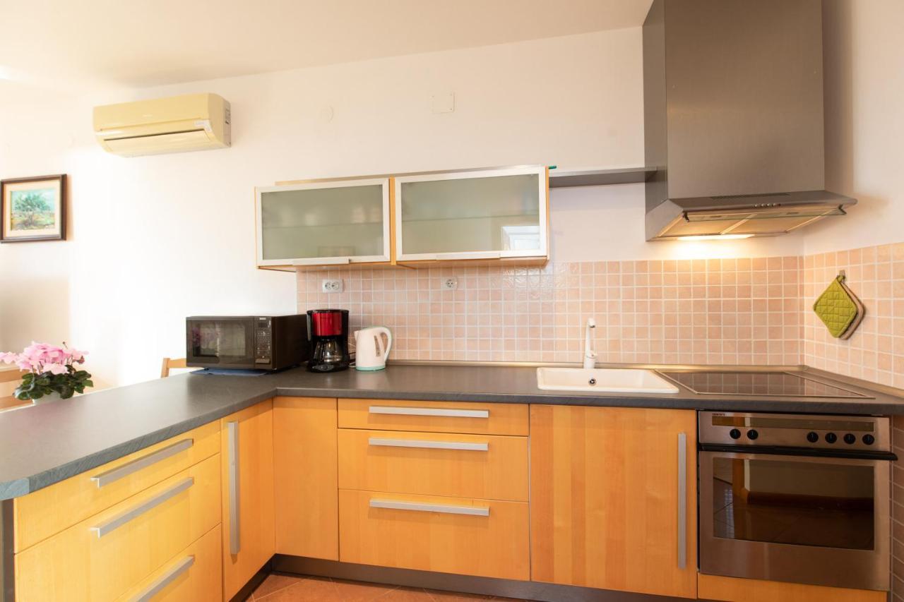 Apartments Bella Vista คิร์ก ภายนอก รูปภาพ