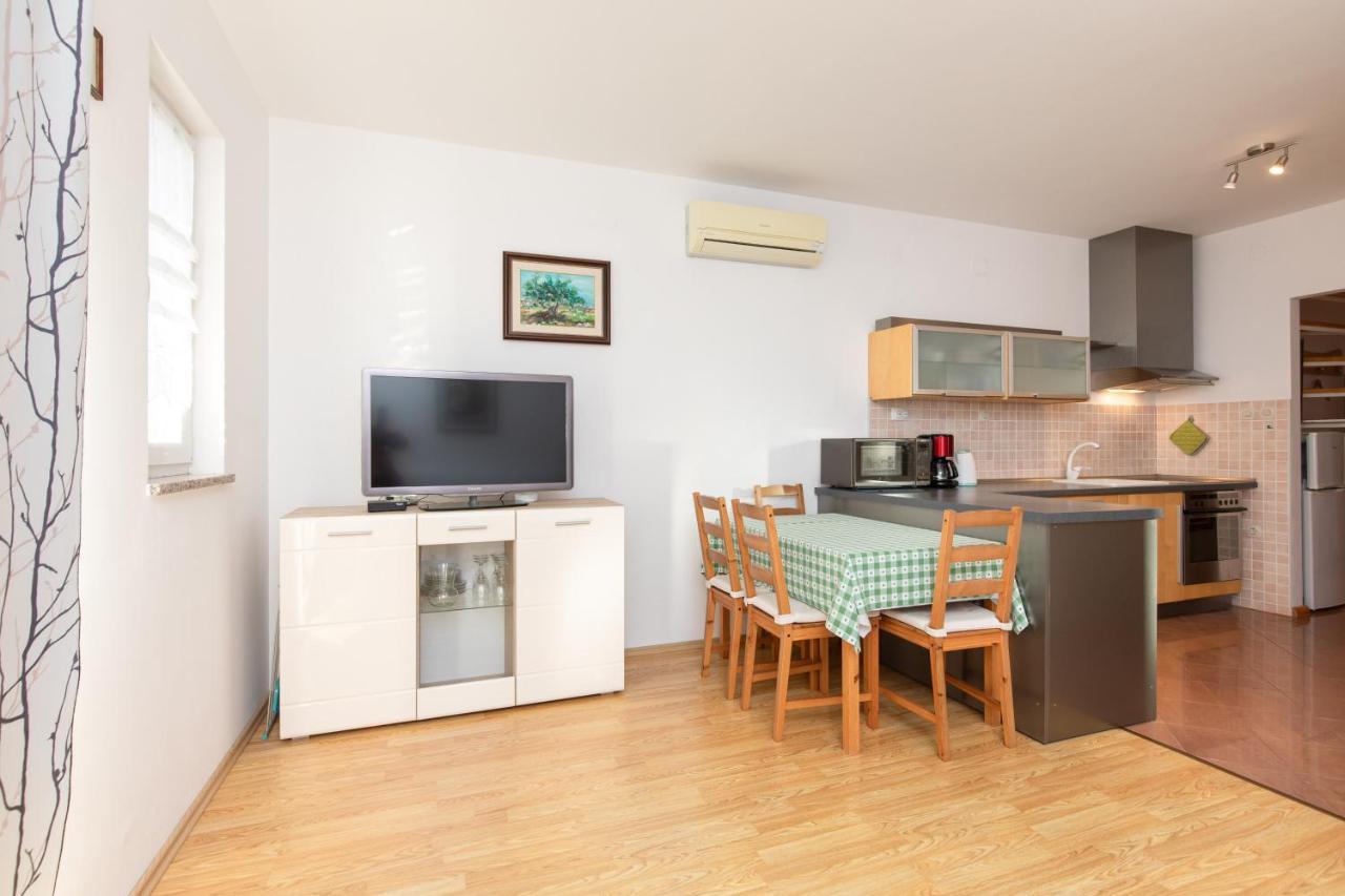 Apartments Bella Vista คิร์ก ภายนอก รูปภาพ