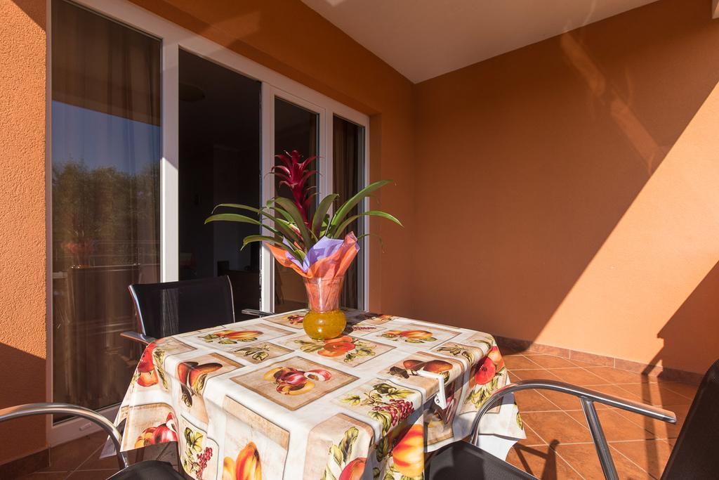 Apartments Bella Vista คิร์ก ภายนอก รูปภาพ
