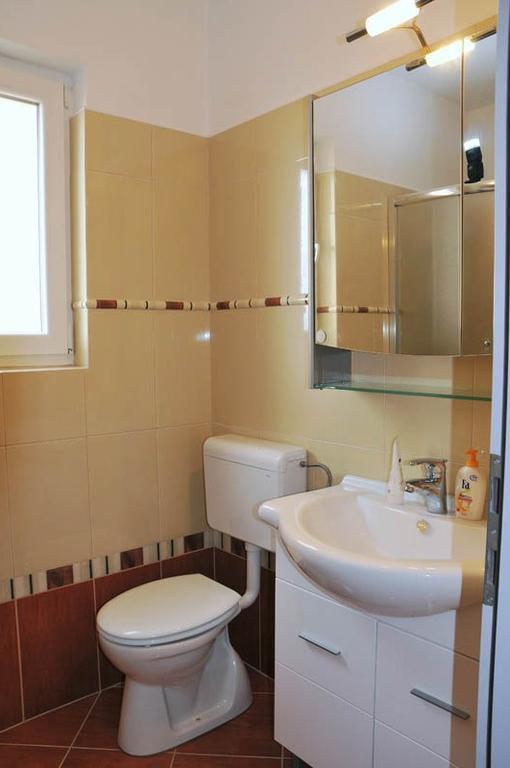 Apartments Bella Vista คิร์ก ภายนอก รูปภาพ